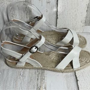 JOES JEANS SANDALS 8.5 LEATHER CREAM COLOR CRISS CROSS FLAT LIGHTWEIGHT …
